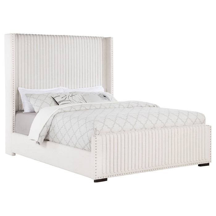 Ian - Queen Wingback Bed With Nailhead Trim And Low Footboard - Cream