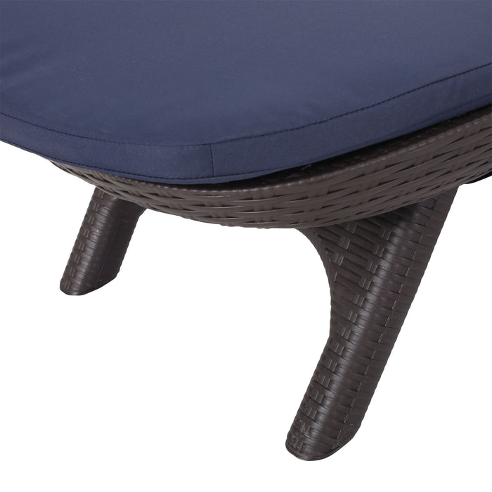 Mikael - Chaise Lounge With Cushion