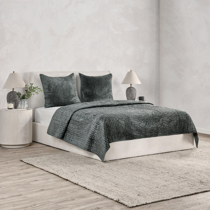 Bari - Velvet Quilt Collection