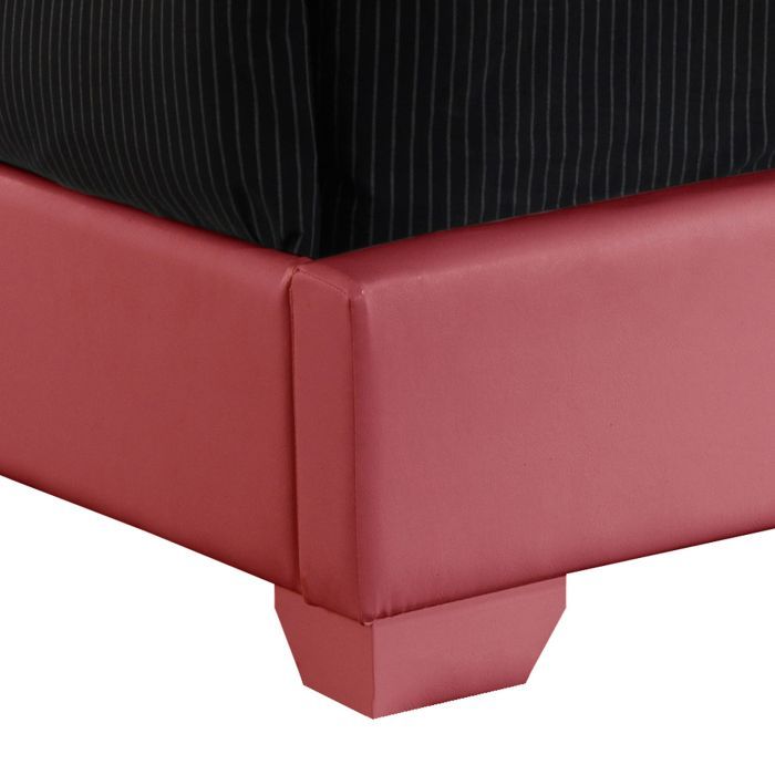 Elegant Platform Bed For Relaxed Spaces