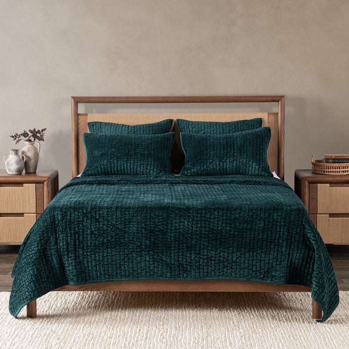 Bari - Velvet Quilt Collection