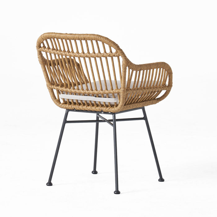 Outdoor Rattan Accent Chair With Metal Legs