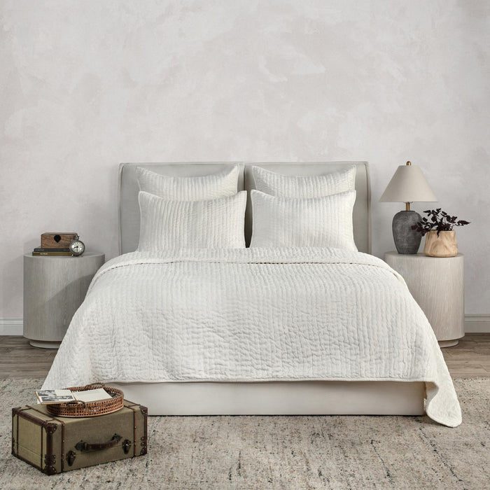 Bari - Velvet Quilt Set