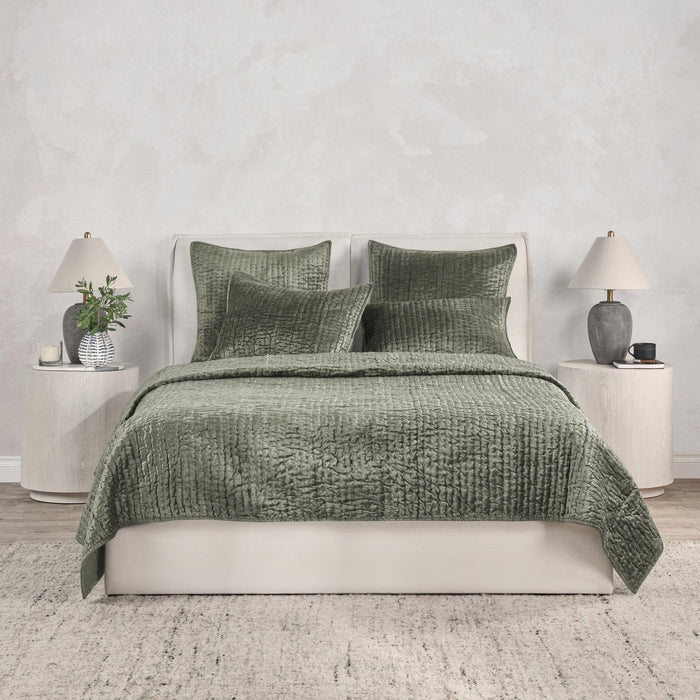 Bari - Velvet Quilt Set