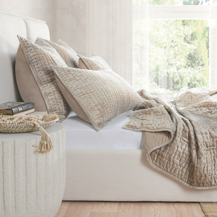 Bari - Velvet Quilt Set