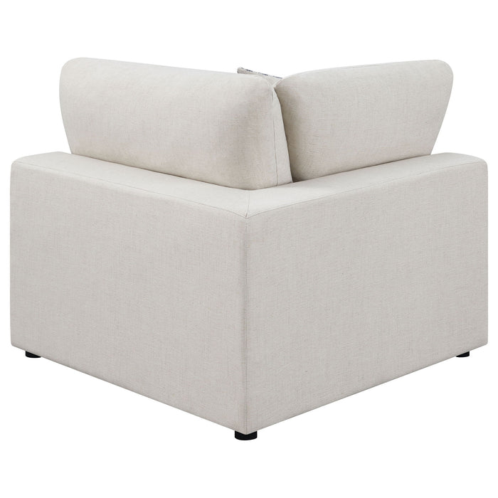 Rhette - Upholstered Sectional With Reversible Cushions