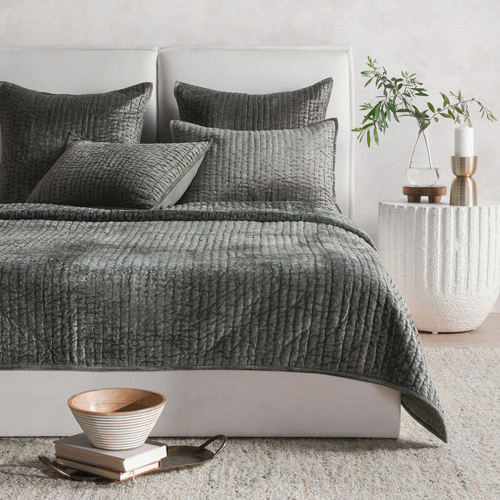 Bari - Velvet Quilt Set