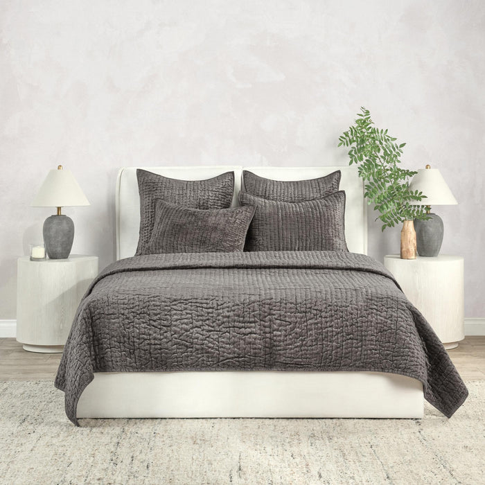 Bari - Velvet Quilt Set