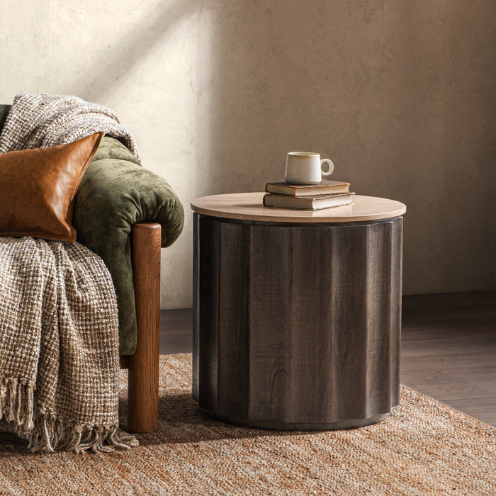 Baylee - Round Table