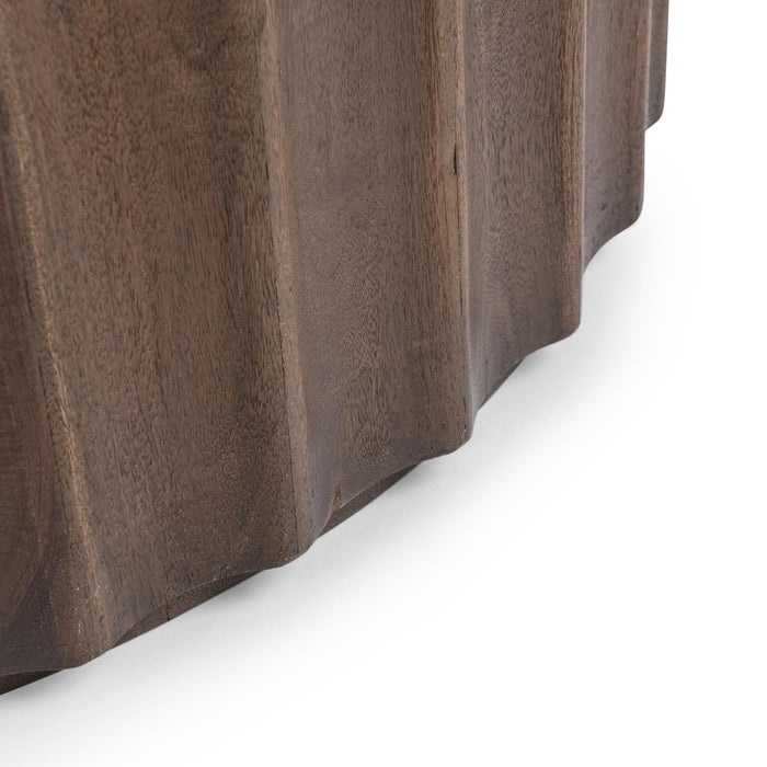 Baylee - Round Table