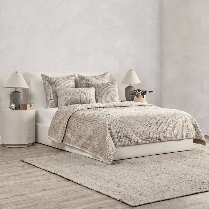 Bari - Velvet Quilt Set