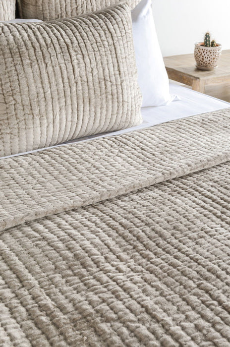 Bari - Velvet Quilt
