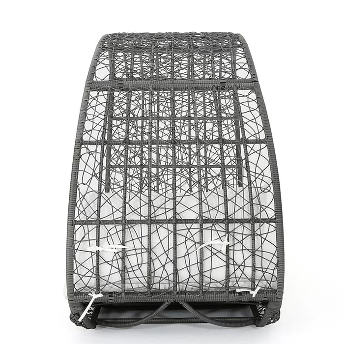 Abigal - Outdoor Wicker Daybed With Cushion