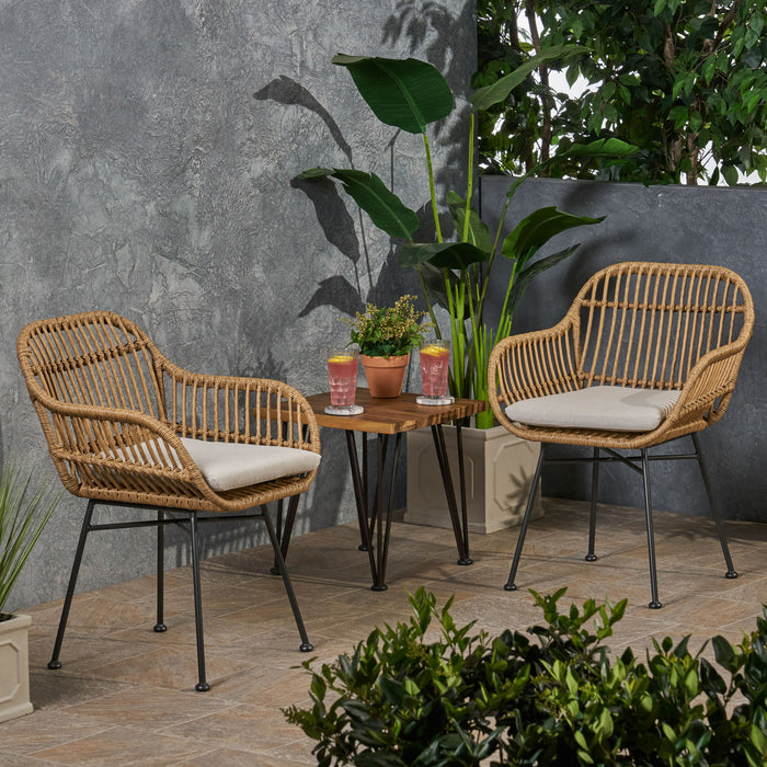 Outdoor Rattan Accent Chair With Metal Legs