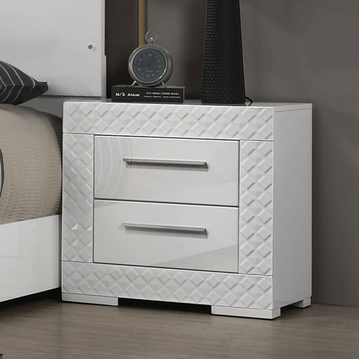 Nightstand With Bar Handle - White