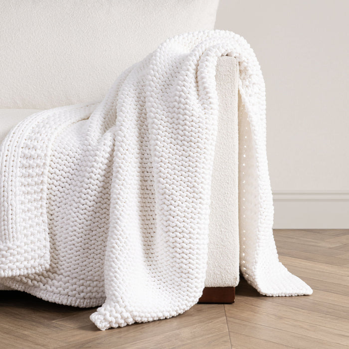 Dyne - 50" x 70" Throw - White