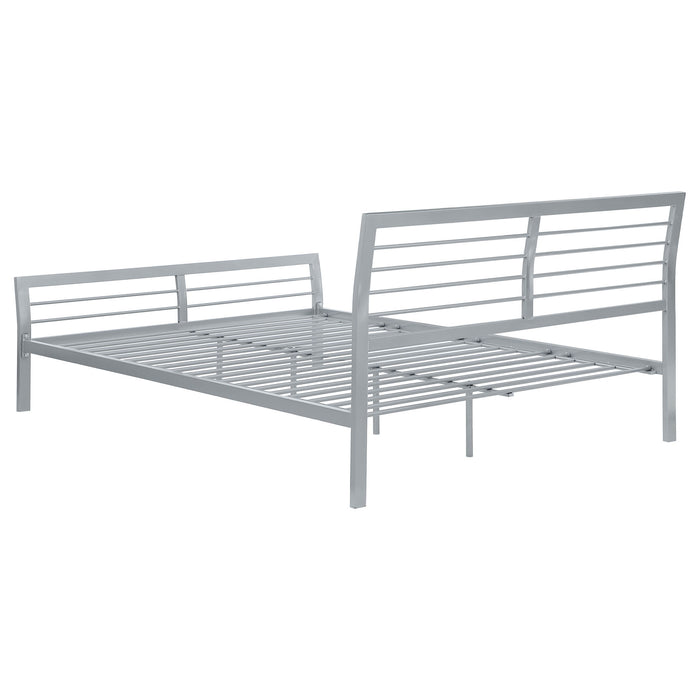Fielding - Queen Bed With Clean Design - Silver