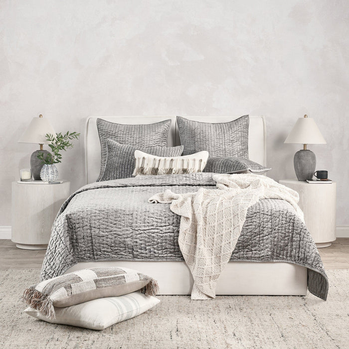 Bari - Velvet Quilt Set