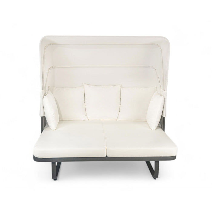 Outdoor Patio Rattan Daybed With Detachable Pillows