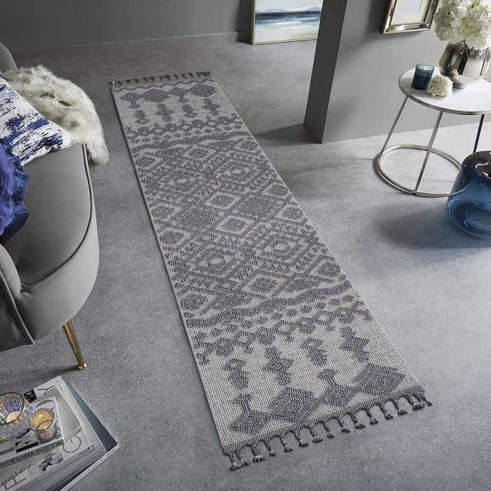 Guros - Trendy Traditional Indoor / Outdoor Rug