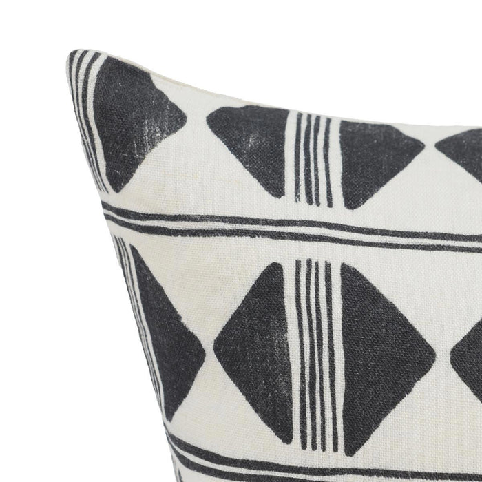 Nubia - 18" Round Pillow - Black / White