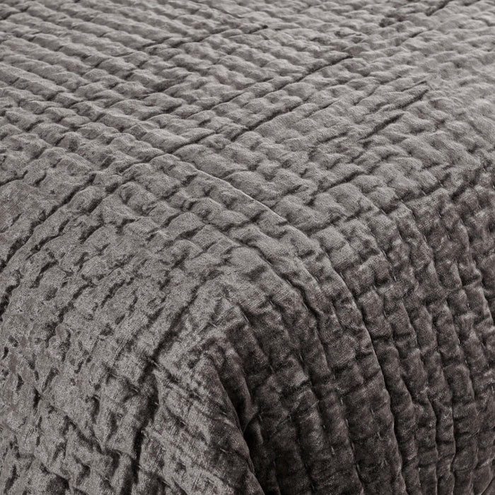 Bari - Velvet Quilt Set