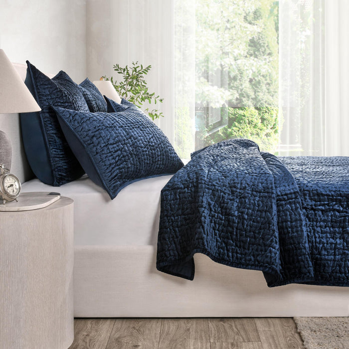 Bari - Velvet Quilt Collection