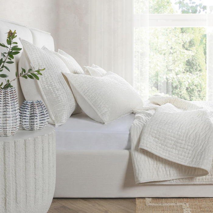 Bari - Velvet Quilt Set