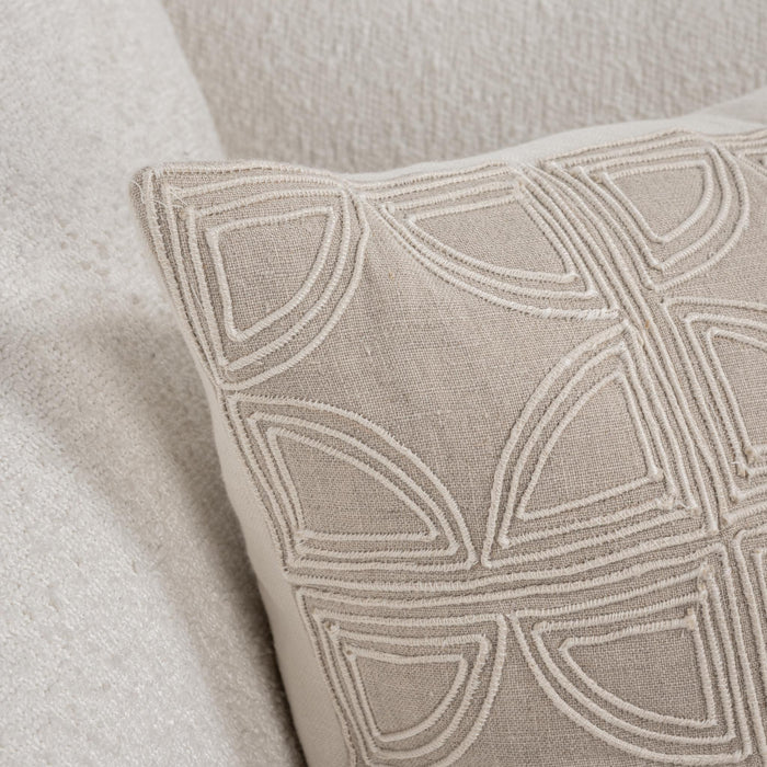 Elea - 22" x 22" Pillow