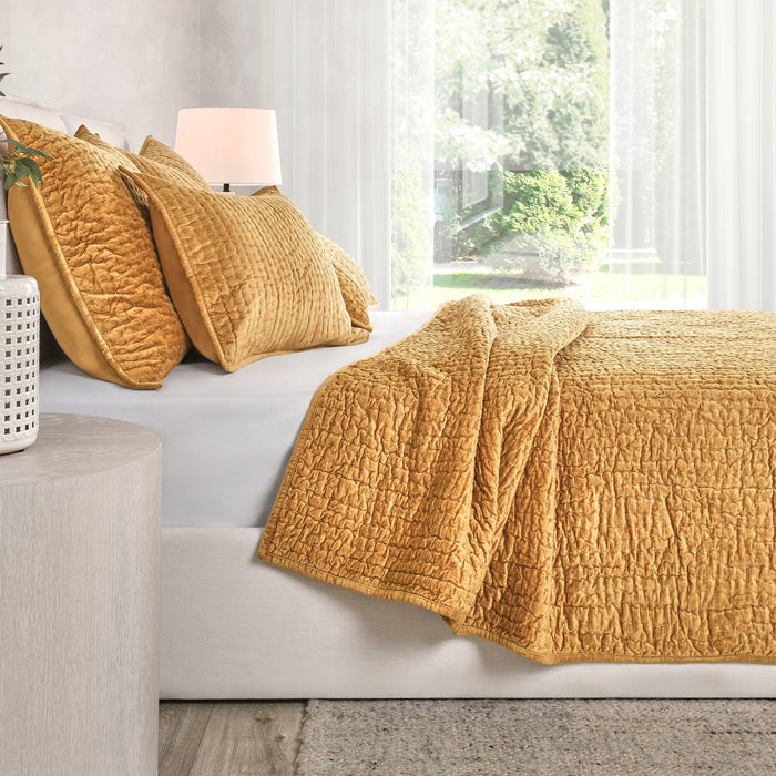 Bari - Velvet Quilt Set