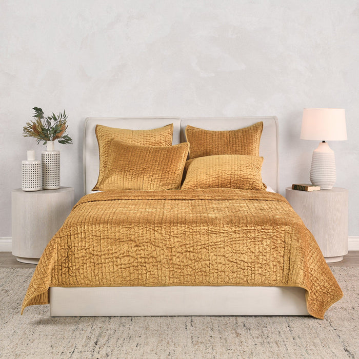 Bari - Velvet Quilt Set