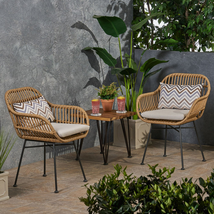 Outdoor Rattan Accent Chair With Metal Legs