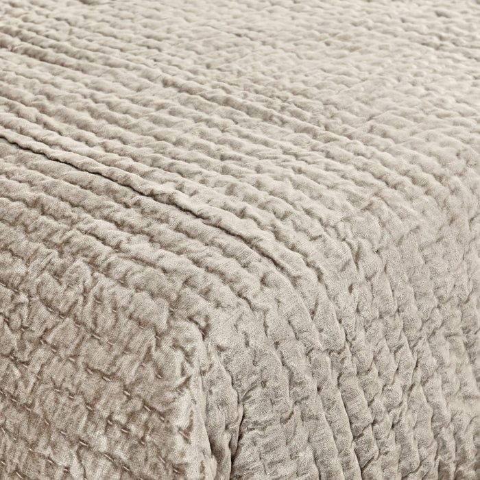 Bari - Velvet Quilt Set