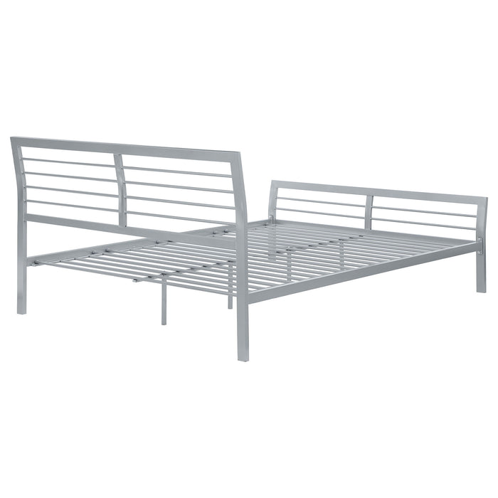 Fielding - Queen Bed With Clean Design - Silver