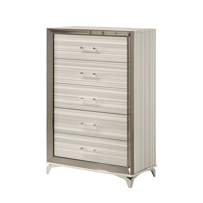 Star - Chest - White