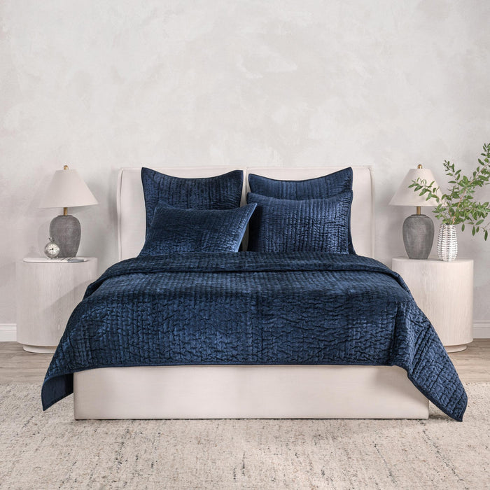 Bari - Velvet Quilt Collection