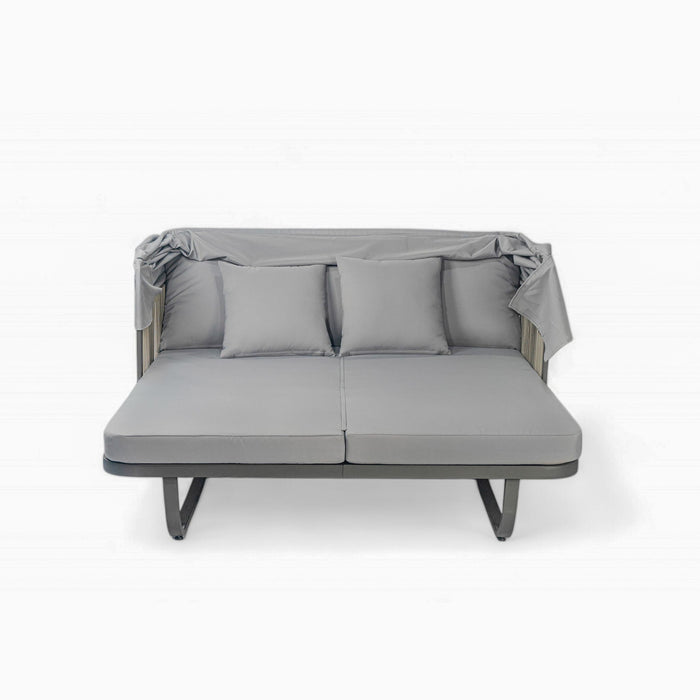 Outdoor Patio Rattan Daybed With Detachable Pillows