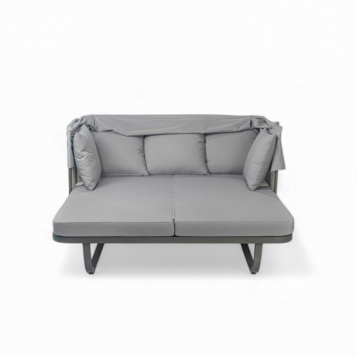 Outdoor Patio Rattan Daybed With Detachable Pillows