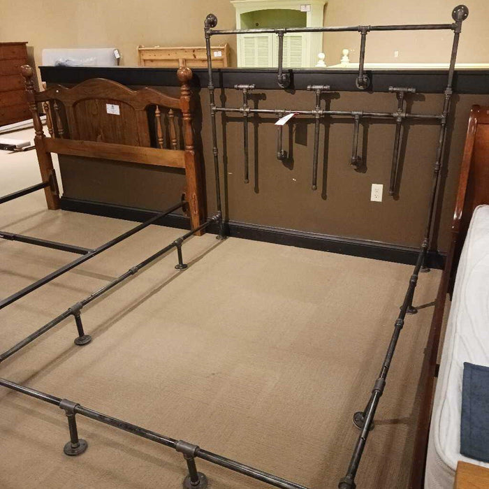 Metal Pipe Bed