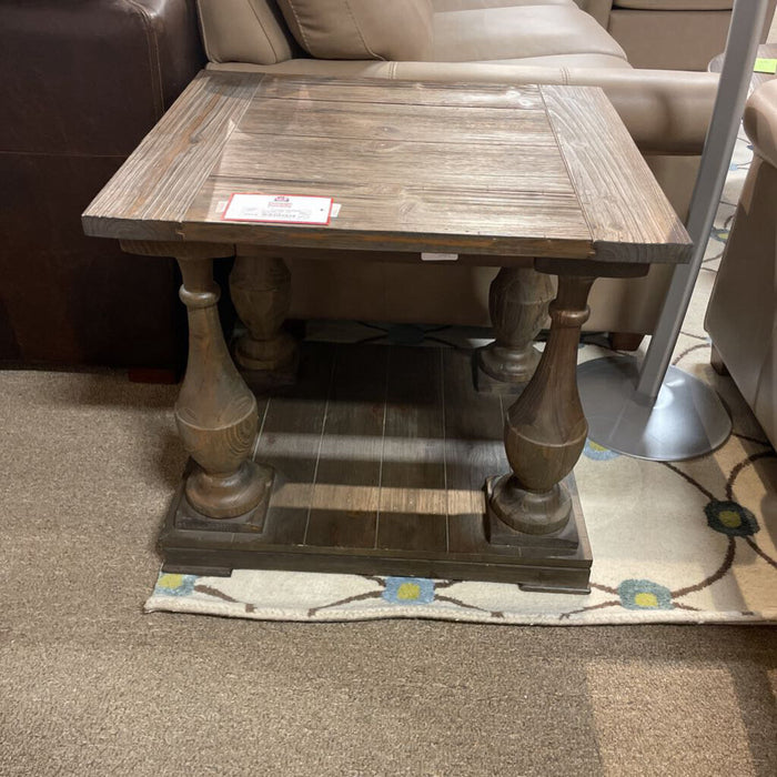 DW End Table