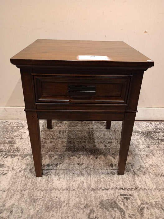 DW Nightstand (SH)