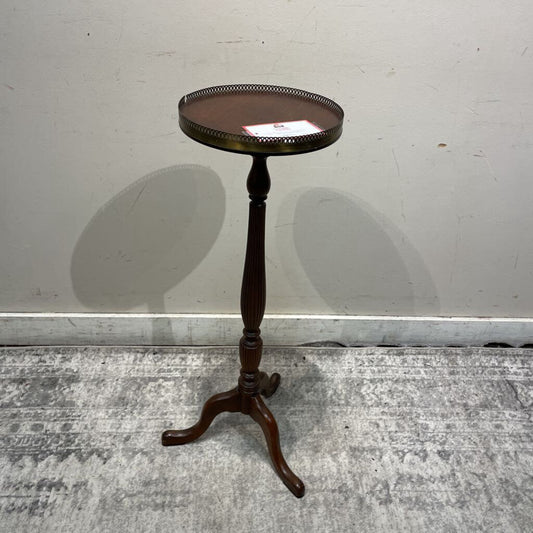 Round & Gold Trim Pedestal Table (CI)