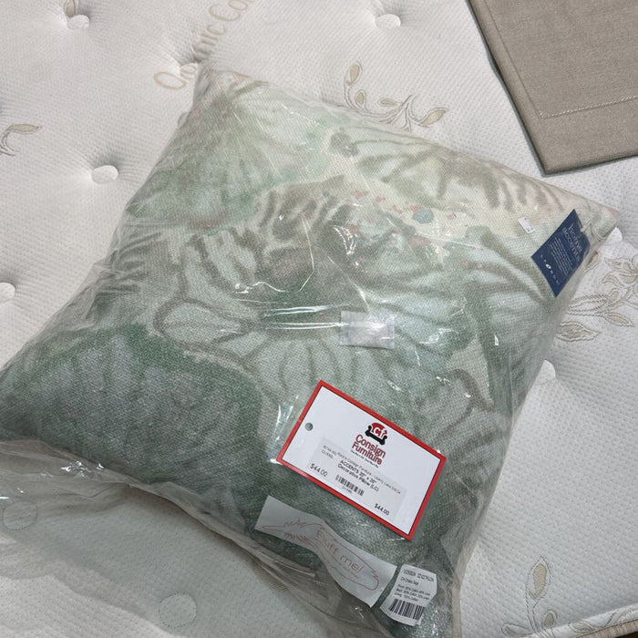 20" x 20" Decorative Pillow (LC)