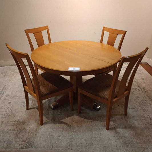 Lightwood Round Dining Table W/ 4Ch+1Lf (MTH)