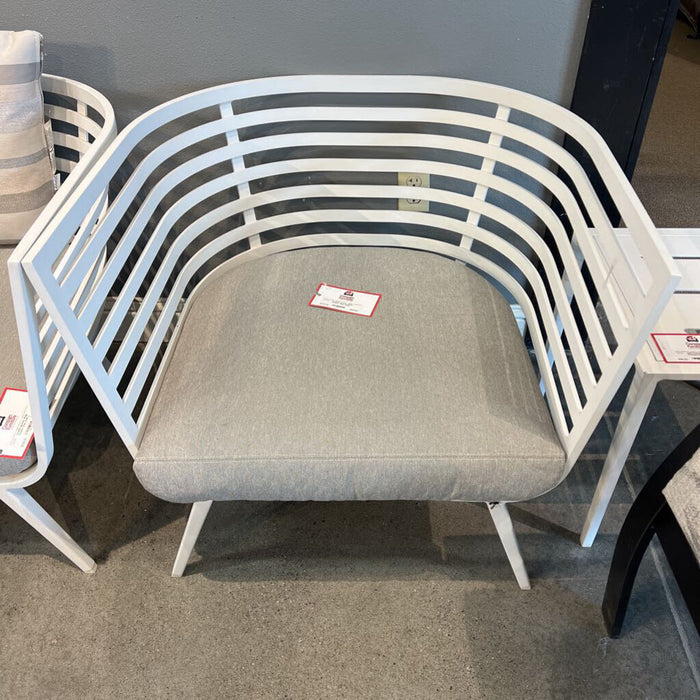 Glostner White Outdoor Chair (AHH)