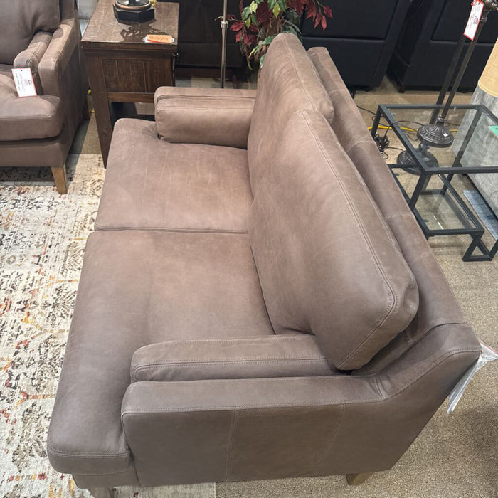 Stewart Loveseat (BIHH)