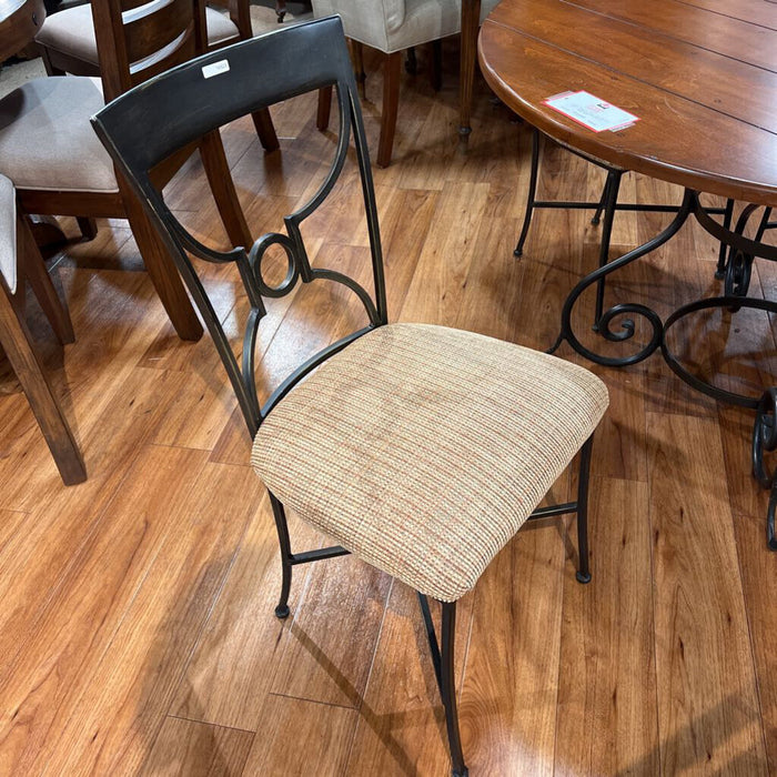 Round DR Table + 4 Chairs