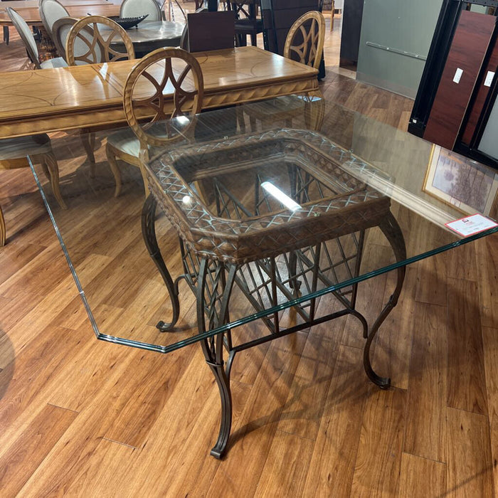 GT Dining Table (LKH)