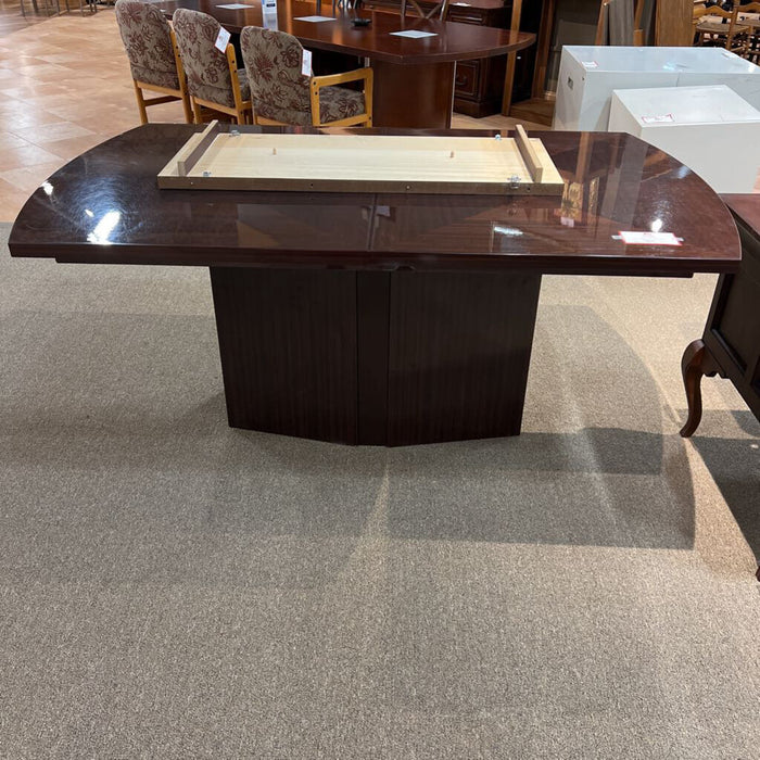 Sleek DW Conference Table (BBKH)