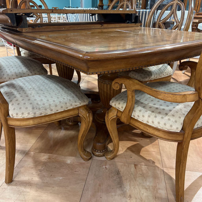 Thomasville Table + 6 Chairs + 2 leaves